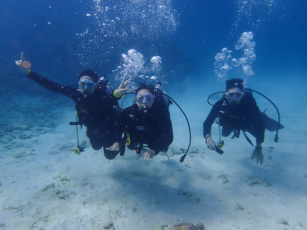 A Boat Full of Happy Divers☆