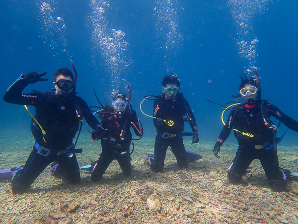 Family taking Open Water Course Together